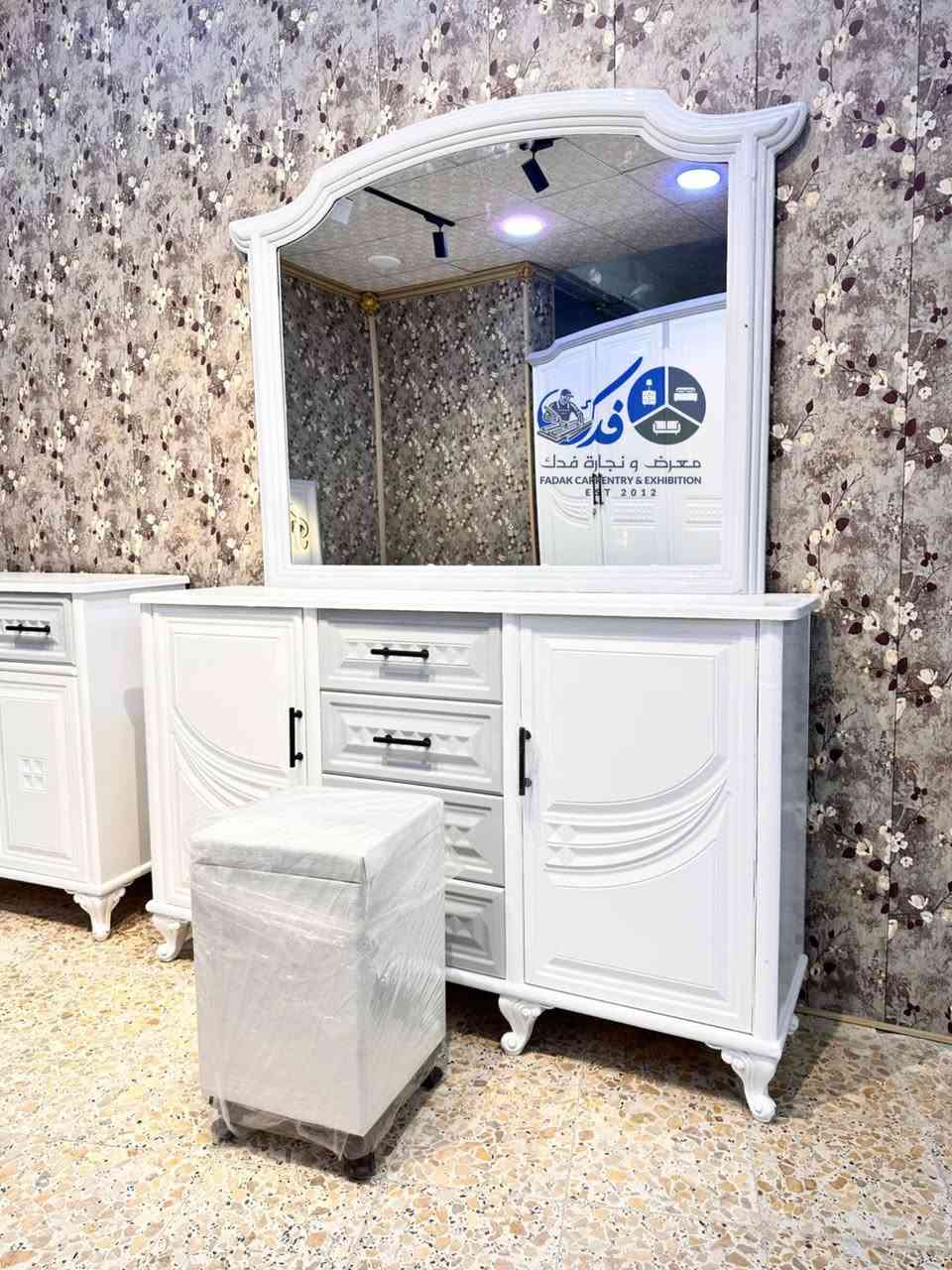 تسلسل رقم(25)
#نجارة_عراقية_100% 
– وجبة الدرجة الممتازة
وبألوان بوية راقية 
ومميزة

#نجارة_عراقية_100% – وجبة الدرجة الممتازة
وبألوان بوية راقية ومميزة

السعر: 2,450,000 دينار فقط
والتوصيل والشد مجاني لكل محافظات العراق

المواصفات:
 • 10 قطع كاملة
 • الكنتور:
 • ارتفاع 255 سم
 • عرض 330 سم
 • الملحق ارتفاع 255 سم – عرض 110 سم
 • الطول الكلي (الكنتور + الملحق): 4 متر و40 سم
 • صاج داخلي طبيعي 4 ملم
 • وجه MDF سماكة 10 ملم
 • قاعدة أرضية بلوك صاج
 • ظهر جرجوبة خشب مشدود براغي
 • أبواب نرمادة شريطية
 • مجارير سكك حفر سلايد
 تقطيع داخلي ميز صالون +جزامه
 • السرير:
 • 6 أرجل من بلوك 
 • شالزون (خزان داخلي)
 • طابورية إضافية

لون الدوشمة حسب طلبكم!

للحجز والاستفسار:
راسلونا على الخاص
أو تواصل معنا على واتساب 
***********@أبرز المعجبين
