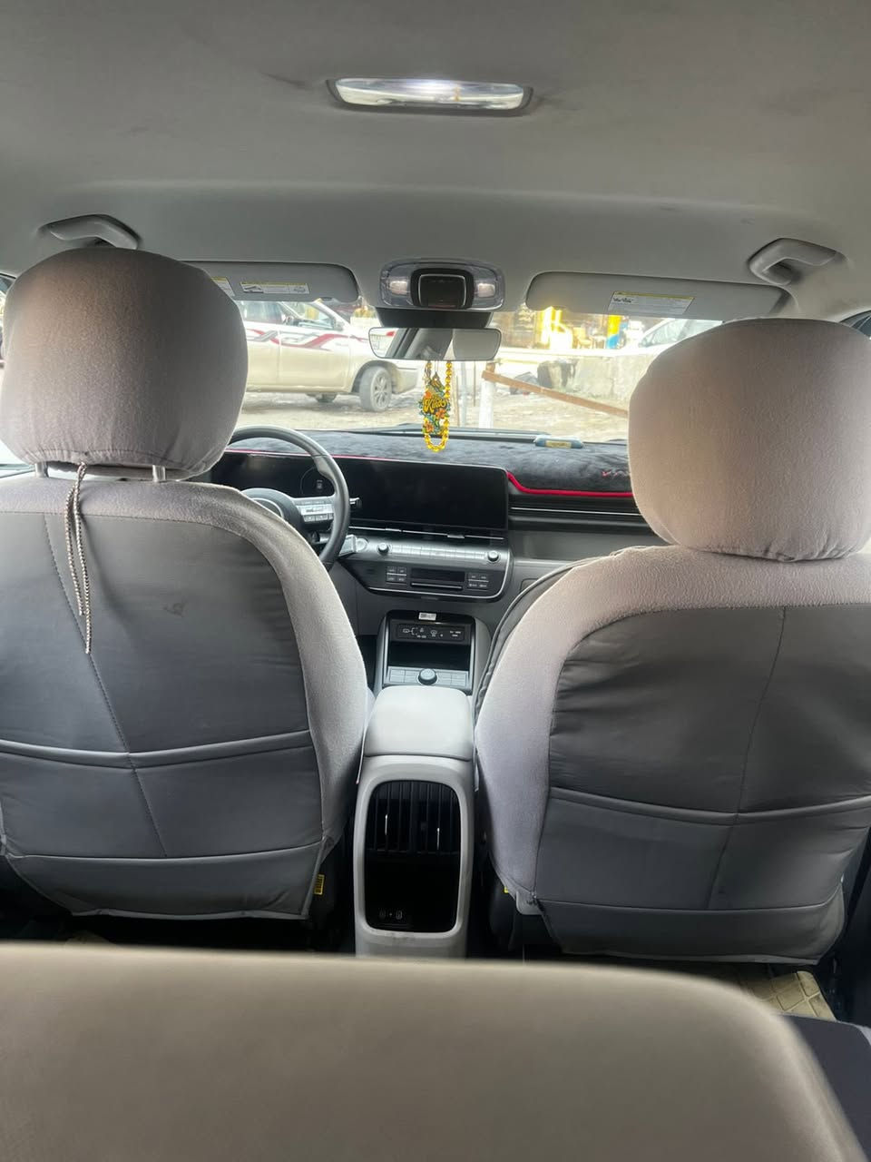 كونا موديل 2024 حادثه موجود بل سونر ماشيه 13الف السعر 180 وبيها مجال *********** محرك 2000دوش
