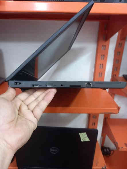 لابتوب لينوفو lenovo 
 حجم الشاشة 15.6
الرام 16
المعالج كور اي 5  الجيل 6
الهارد  256     ssd 
الرام  16.  ddr4 
كارت الشاشة  8  شير 
حجم الشاشة  15.6
الشحن اكثر من ساعتين 
الشاحنة اصلية 
يوجد منفذ تايب سي للشحن ولنقل البيانات  
الجهاز مكفول من العطل والتصليح
 الملحقات شاحنة وجنطة 
السعر   225
للمزيد من العروض ادخل على اعلاناتي 
***********
***********
يوجد توصيل

تتوفر لدينا مجموعة لابتوبات بأسعار مناسبة ومواصفات مختلفة
