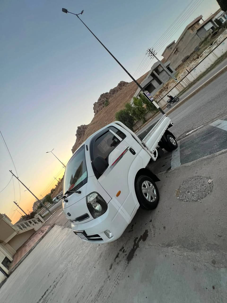 كيا دوتةني براوة براوة مؤديل ٢٠١٢ ٧ گير گير عادي٣ هةزار بي رزاوي سةردو گةرم مةزبوت تةقةو رةقةي بة شةرت گيرو مةكينةي بة شةرت نرخ ٦٤ گةلأ شوين سةيسادق زم ***********/***********
