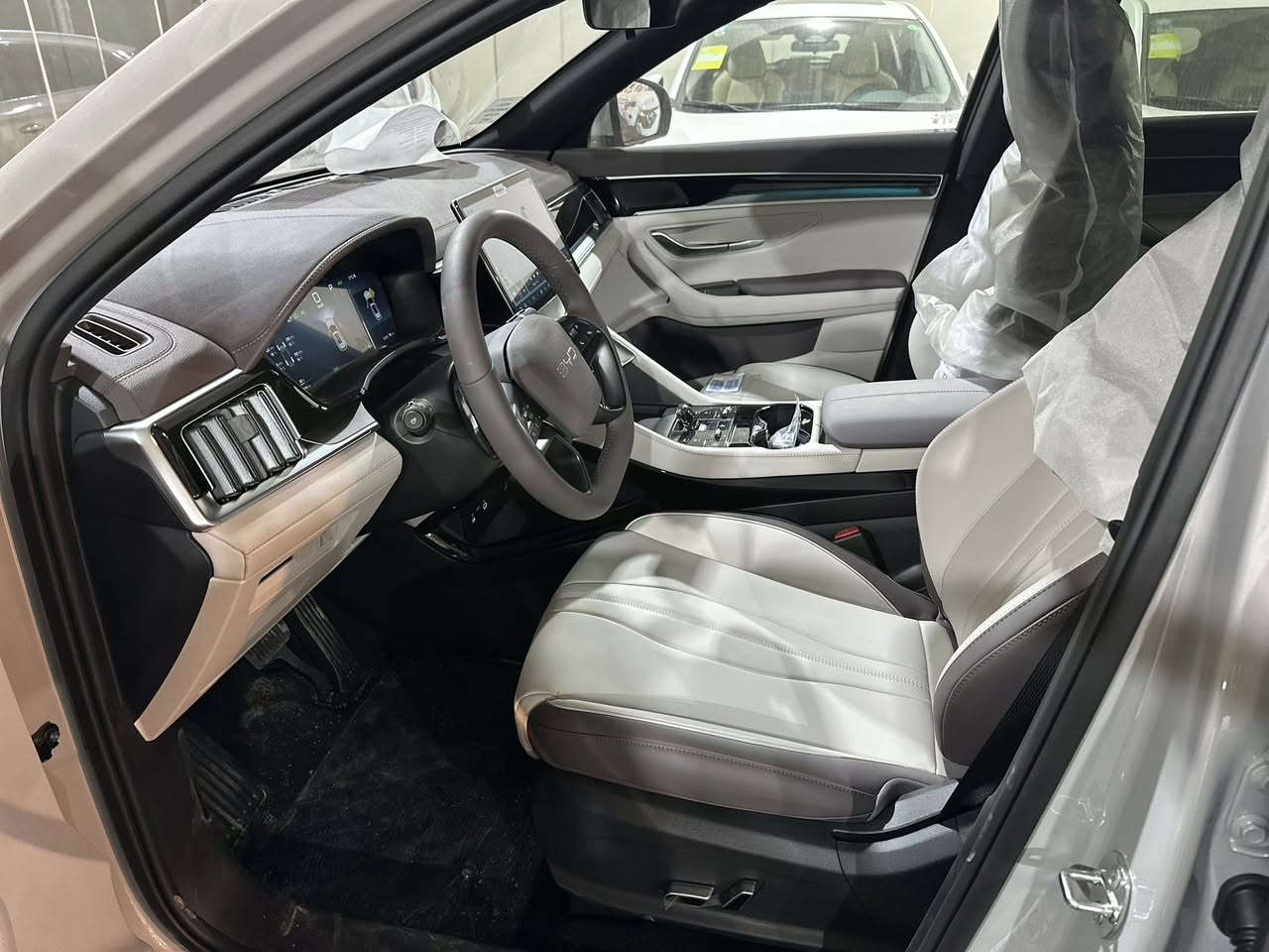 السلام عليكم
سونك بلاص 2025 بلون المميز اسمنتي 

زيروووو 

كل غراضه و شاحنه و كاعيات وكارت كله ويه سياره 

***********
