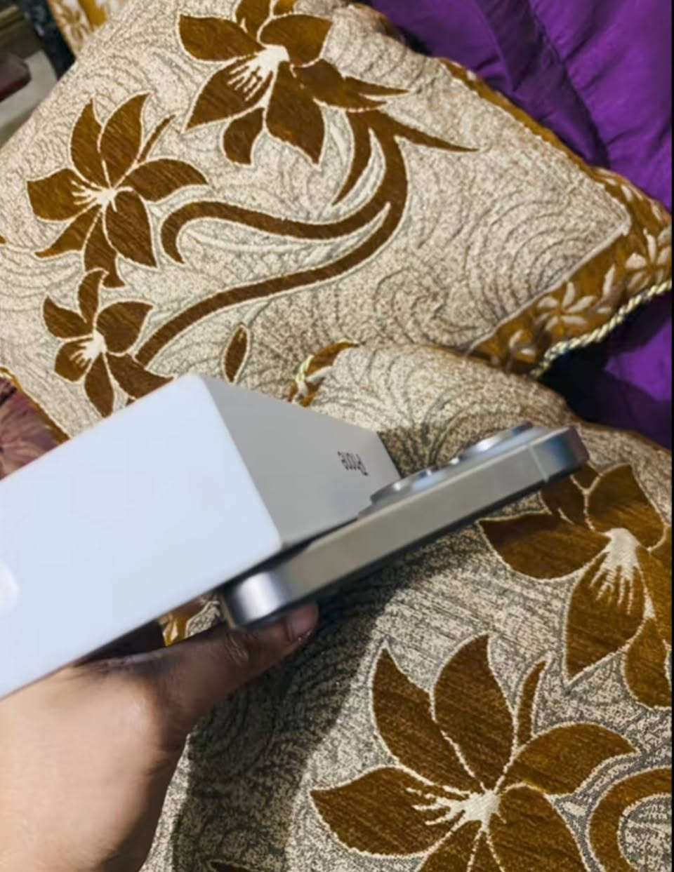 إيفون ١٥ برو ماكس ذاكره ١ تيره بطاريه ٨٨ عدد دورات الشحن ٧٦٨ قابل لزيادة دبل سيم + شريه الكترونيه السعر مليون و ١٠٠ وبي مجال ***********
