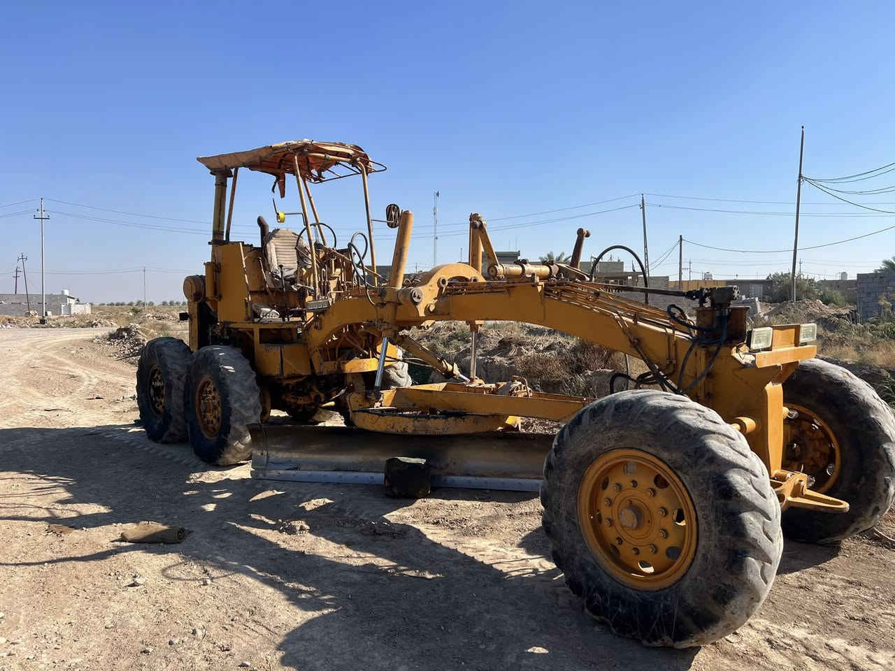 للبيع كوماتسو ٣٧ بدون رقم عنوان واسط الدبوني ***********
