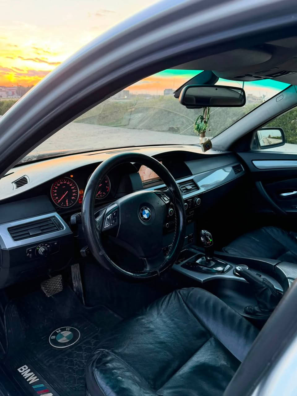 BMW  ميماتي

E -60

موديل 2008

فول مواصفات

نوزيل قصير 

V 6

بصمه

N 52 

كير كوبرا 

ستيرن كهرب اوتو 

جامات اوتو 

لايتات اوتو 

ماسحات اوتو

لايتات ترحيب 

كشنات كهرب + خزن 

كشنات تدفئه 

مسجل دبل سي دي + خزن

صندوق كهرب  

دبل اوفر 

صبغ بيها دوائر الخلفيه فقط 

مكان السياره الموصل 

السعر $125 بي مجال بسيط

رقم الهاتف ***********
