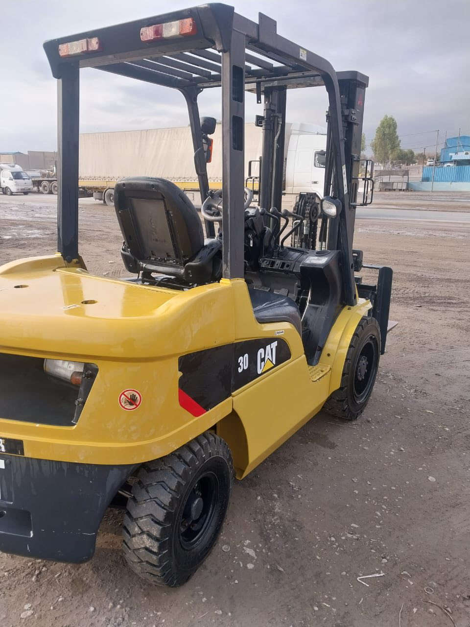 سلام عليكم شوكيه كتر  2014 جديده3طن3 حركات جوب حاويه جك وسطي دخول جديد مكفوله كير او مكينه بلاد ارقام كاتي او منفيست مكاني بغداد البياع ***********
