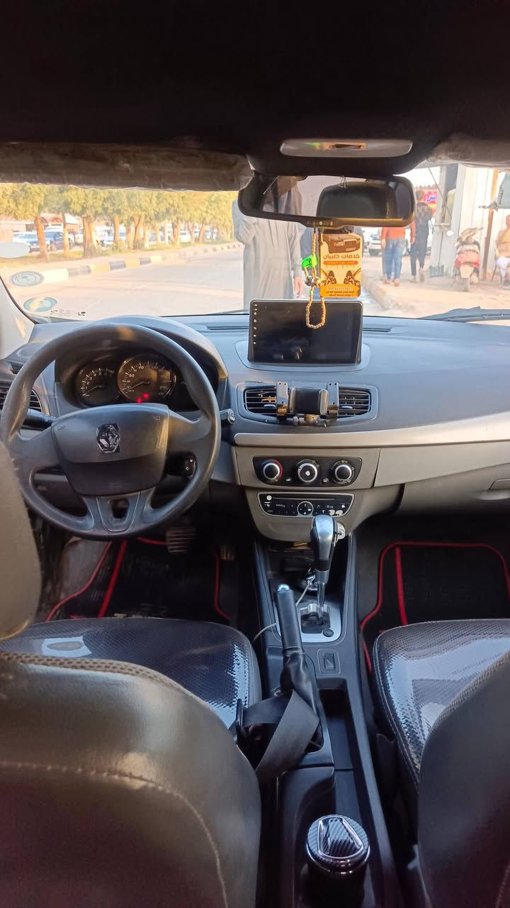 سلام عليكم اخواني هاي الرينو ميجان هاج باك  للبيع محرك 1800السياره نضافه 85٪2013بسمي السيارة تحويل ثاني يوم السعر المطلوب بيهه 70ورقه اوقابل للتفاوض *********** متواجد عله الفيس بك تحياتي للجميع
