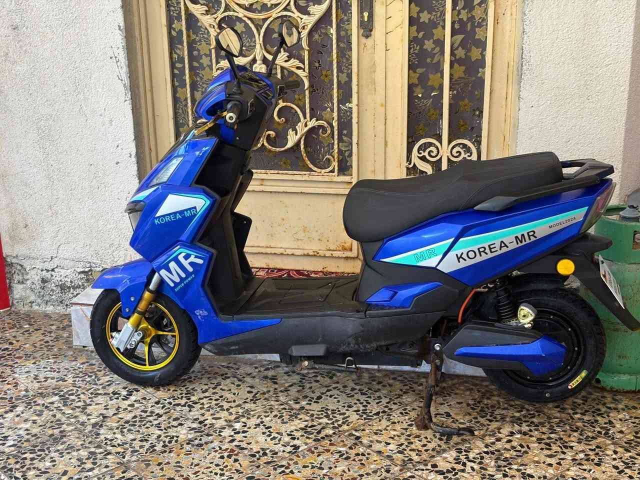 دراجة كهربائيه للبيع .
وقت شراء ١/١١/٢٠٢٤ اي بمعنى مدة الاستخدام سنه وشهر 

بطاريات تبديل اعلى فئه من البطاريه تبديلهن كلف ٢٨٠ الف عدد البطاريات ٦ كلهن جدد كهربائيات كلهن جدد تخم تايرات جدد وتحتوي على عدد سويجات ٢ وعدد بصمات ٢ +بلوتوث + هورن ورباعيه ودبل اشارع + ضوه عالي وناصي + اشاره يمنى ويسرى 

العنوان: بصره شط العرب  

الاستفسار : *********** فقط واتساب 

السعر 740 الف⚠️
