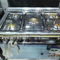 كريازي ٥اعيون وفرن شغال نظيف جدا ونار زركه شرط للبيع  طباخك عطلان موجو...