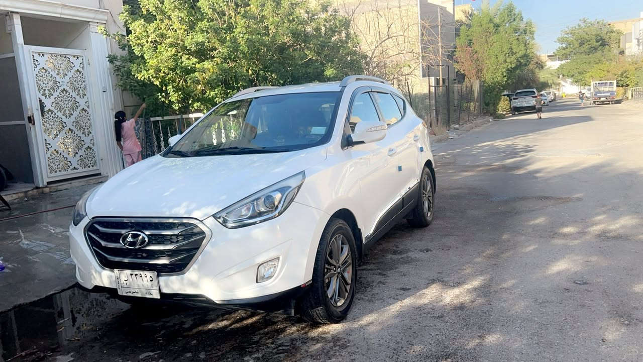 توسان 2015 خليجي رقم انكليزي كفاله عامه ماشيه 109  /بأسمي نظيفه جداً/ شاشة ابل كار بلي / تبريد كير مكينه  مكفول / السعر 168 مكاني الكاظميه 
***********
