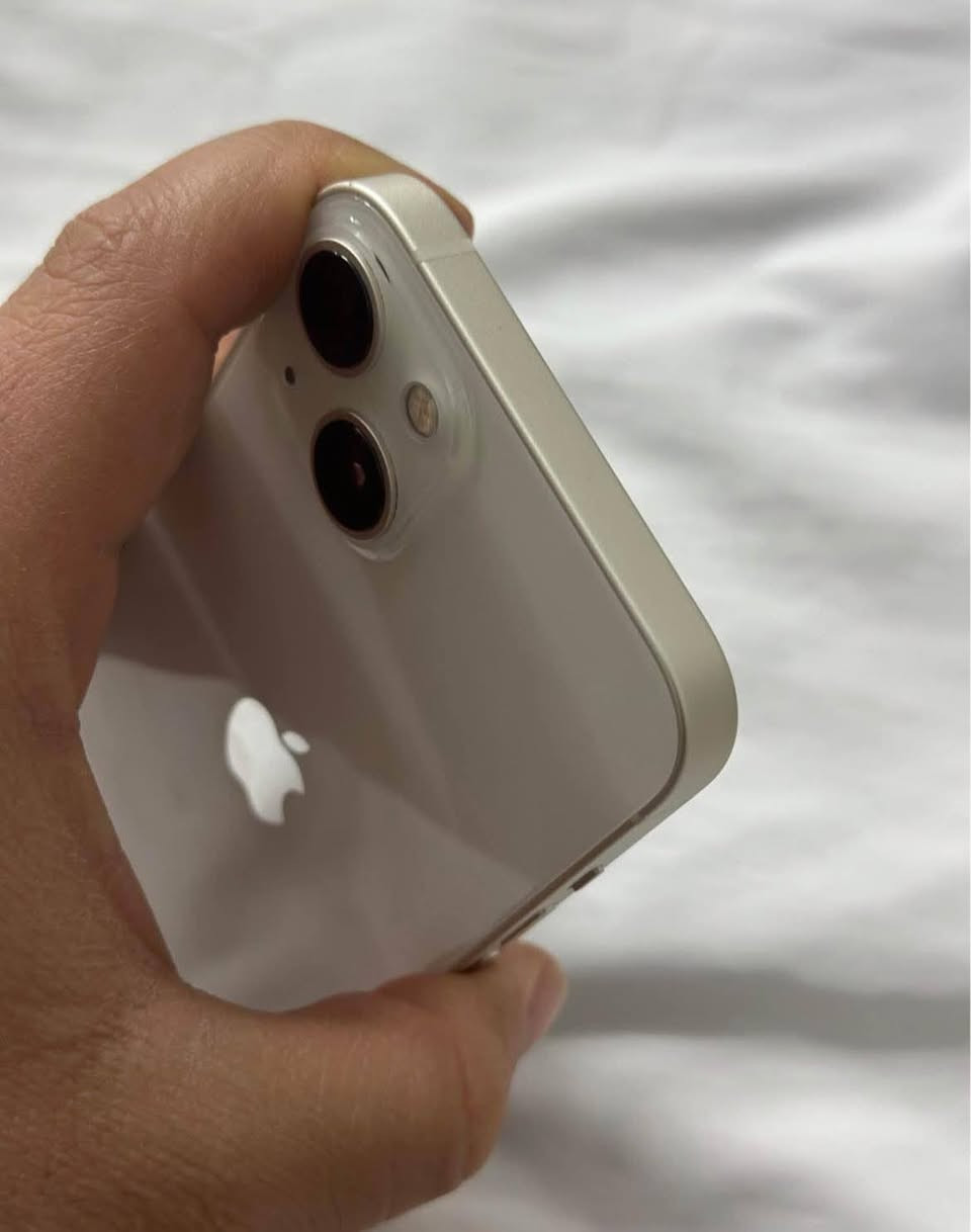 السلام عليكم اقرا قبل لا تراسل 
أيفون 13 عادي 
لون ابيض 
ذاكرة 128
بطاريه 89
تك سيم
100\100نضافه 
سعر 475وبي مجال قليل 
شرط ما مفتوح ضد المي 
تواصل خاص او اتصال عل رقم ***********
