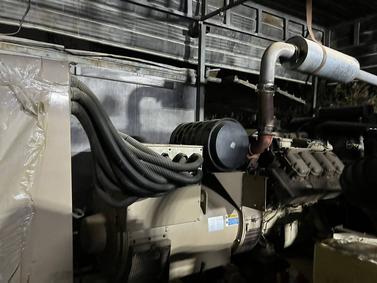 من رخصت الأدمن للبيع موقع في كربلاء البوبيات حي الزهراءالحمل(1700) امبير وقابل لزياده بي4 مكاين جدد حصه الكازينو 250كيفي وبي معامل زياده ***********
