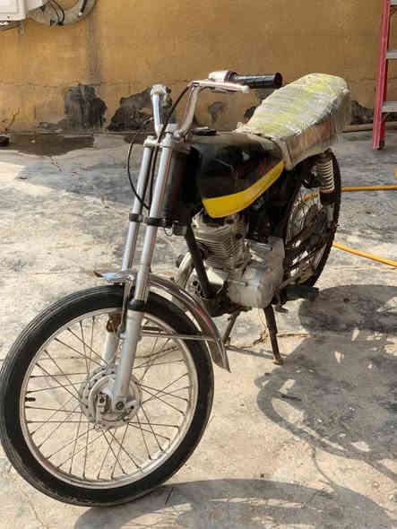 للبيع أكفلك عشاءر وتجي تاخذه من البيت اكفلك دراجه حلوه كاضه فقط كرنك امًا بستم ولفات وسلندر توه شادهن شاهد الله +كلجات 125للبيع قفل قفل 150+تخم تاير بل جيس ودبلات أمامي وهاذ رقمي ولمو شراي لا يتعبني فدوه ***********مكاني الزبير
