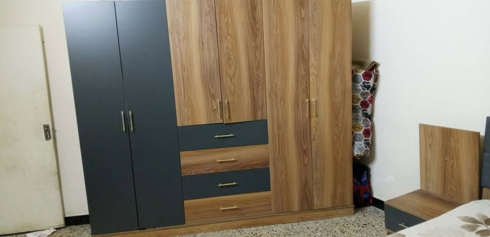 غرفه نوم تركية جديده استخدام قليل اريدها بــ ٣٢٥ وبيها مجال خمس قطع  تخم ملكي عشر مقاعد اريده ٣٥٠ وبي مجال للاستفسار َ؏ ََ هــذآ رقم ***********
