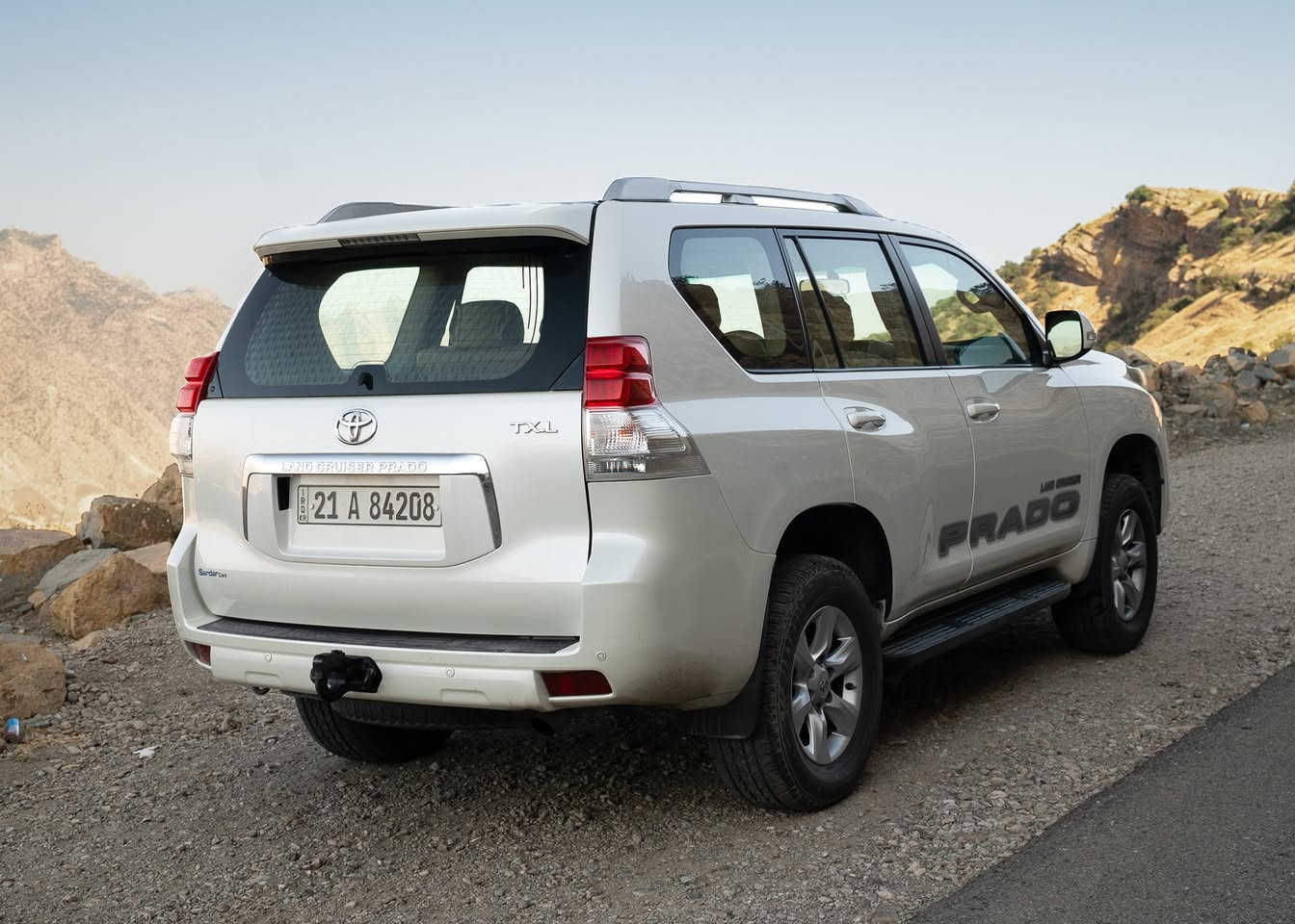 تۆیۆتا پڕادۆ ٢٠١٠ 
Toyota prado 2010 TXL

پڕادۆ چوارپستۆن سپی سەدەفی بێ بۆیاخ، بێ دەعم. یەک پەڵە کارت و یەک پەڵە کارتی بچووکی هەیە. مەکینە و گێڕ بێعەیب تەنها کراوەتەوە. ٢٧٠ هەزار ڕۆشتووە.
- تایەی تازه 
- تەحەکوماتی سەر سوکان
- کوشنەکانی نەدڕاون 
- هەموو شتەکانی بیلادین 
- سەلاجە
- سێ ڕیز کوشنە
- دوو زۆن تەبرید
- ئاوێنە شەفت 
- دەبڵ ئەکسل
- تەبرید مەرکەزی

سەیارەکە بەناوی خۆمانەوەیە و تا ساڵی ٢٠٢٧ تازەیە. 
*********** السليمانية, العراق

