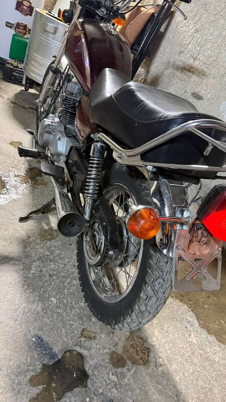 سلام عليكم دراجه هونداي  ا (Honda)، وتحديداً من الفئة الكلاسيكية الشهيرة (مثل طرازات Honda CG يحتاجه ترتيبات سعر ٧٠٠او مراوس بهارلي تواصل عبر رقم هاتف او تساب  ***********مكاني بغداد الجديده
