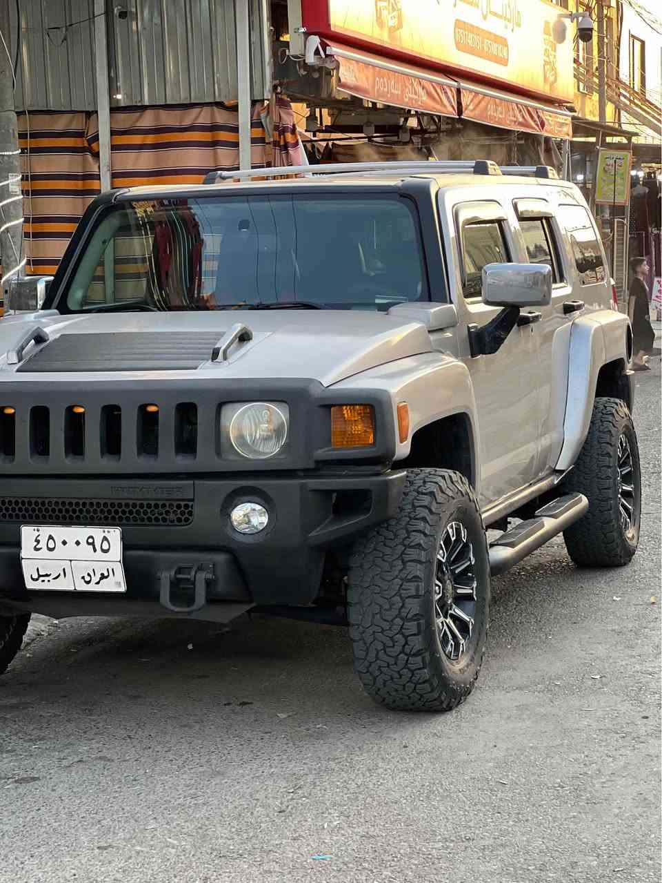 همر H3 
2006 فوول مواسەفات  سلایت گەورە تحدید سورعە  تەبرید تۆماتیک  ABS سوکان پاوەر کوشین جلد کوشین هیتەر 4جام کارەبا مەکینە پێنج پستن بیلادی  گێر و مەکینەی نەکراوەتەوە کەپسە سەیارەکە لەسەر دەقی شەریکە ماوە ئی مەعرەز نیە چوار تایەی نوێم بۆ بەستایە   بەس بۆنیتی بۆیاخە  لە دەحامی لۆ دەحامی  نموونە لە جوانی  سعري 124وەرەقە و مەعامەلەیەکی کەم *********** سەیارەکە لە هەولێرە أربيل, العراق
