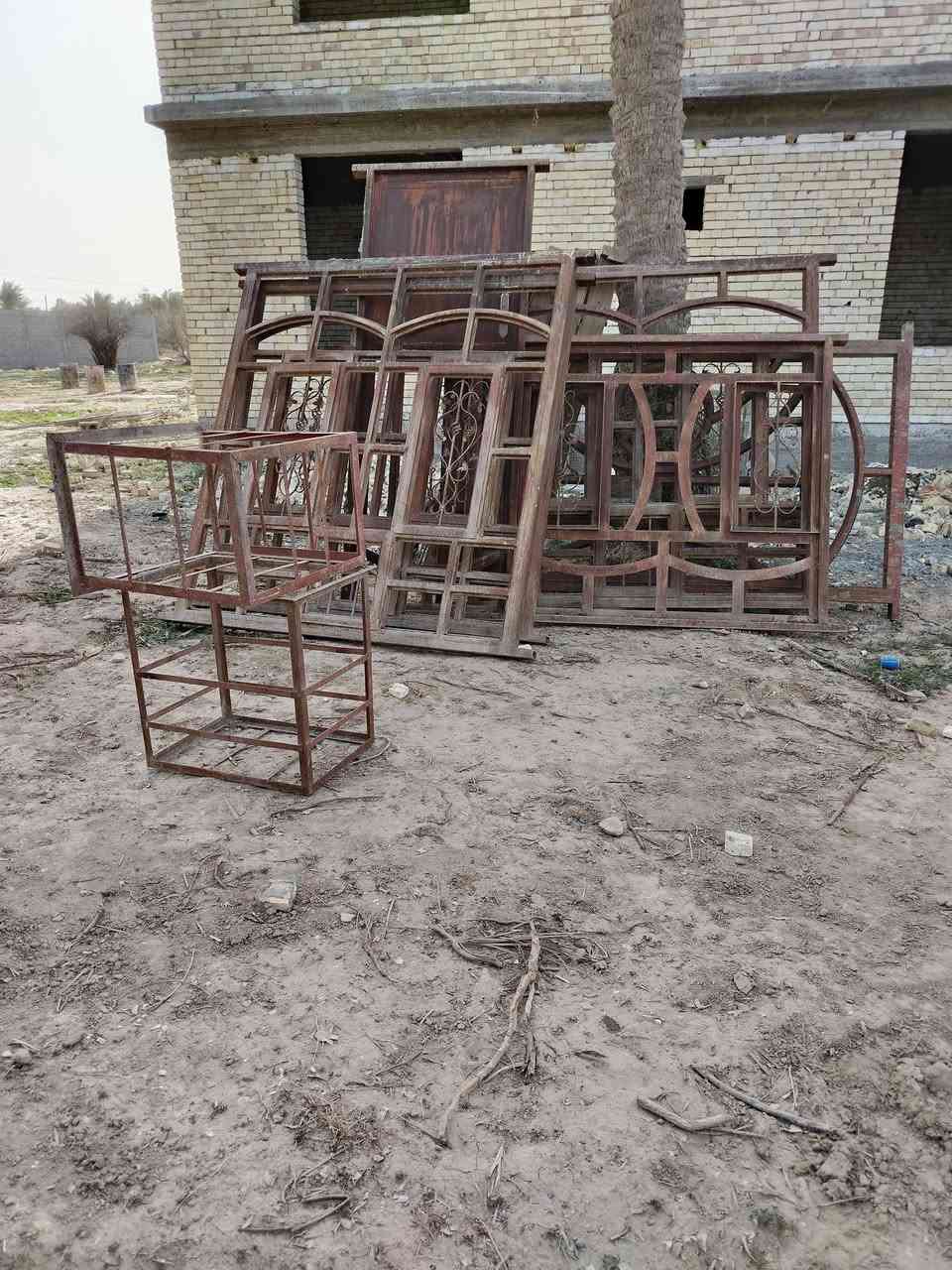 شبابيك حديد ثقيل
مع اقفاص تبريد مع وجرجوبه باب عدد 4
للعلم جديده مستعمل فقط متروكه


**إذا كنت صاحب هذا الإعلان وتريد حذفه لأي سبب، رجاءا أرسل رسالة إلى الدعم الفني**