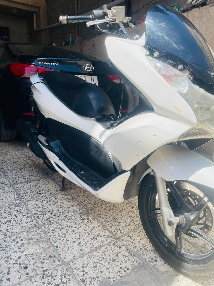 PCX جيل اول ياباني بعده زيرو ونضيفه كلش وحلوه ومكينه ناعمه كلش ومكفوله ماشيه بس ٣٦ الف بعدها زيرو ***********
