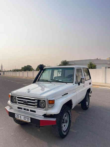 ڕەقەم ئەسڵ ڕەقەمی تازە بە ناوی خۆمانەوەیە ڕەقەم دیالەیە ، لێدراو و زەربەی نیە بۆیاخی عام کراوە لەسەر ساخی بۆ جوانی ، شان و یوکمە و سەقفی لێدراوی نیە ، سەقفیشی بۆیاخ نیە ، مەکینەی ٣f , ٦پستۆنە ، ناو و دەشتی لۆکە قەترە مەسرفی تیا نیە هەموو گیانی بە شەرت..
سعریشی 76 گەڵا و مەعمەلەیەکی برایانە.
ژمارە تەلەفۆن *********** Singapore
