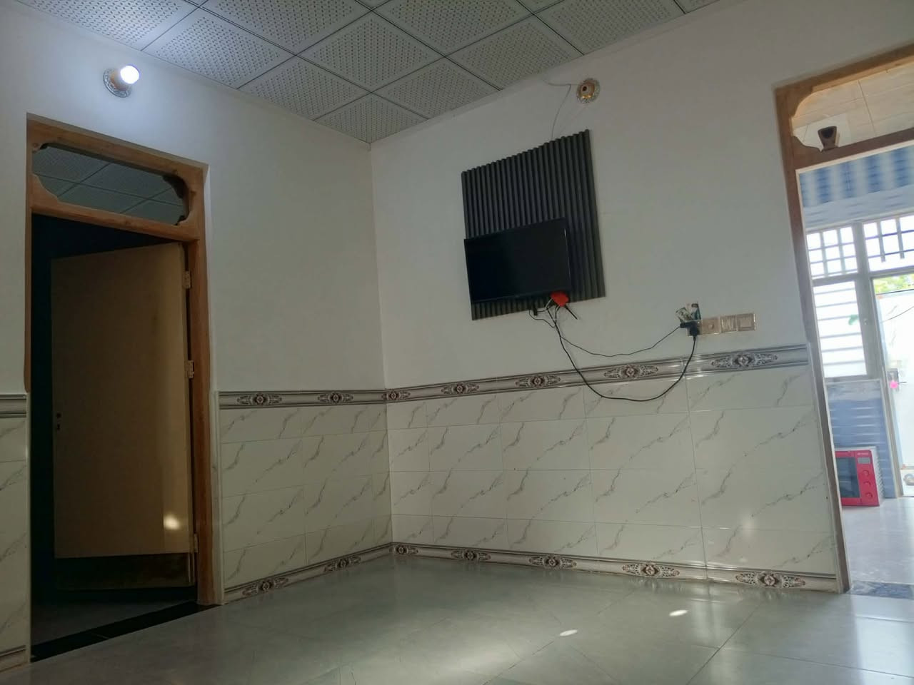 بيت للبيع 100متر يحتو عله فرفه صاله مطبخ استقبال البراكيه شارع الحجه السعر 26،، ***********
