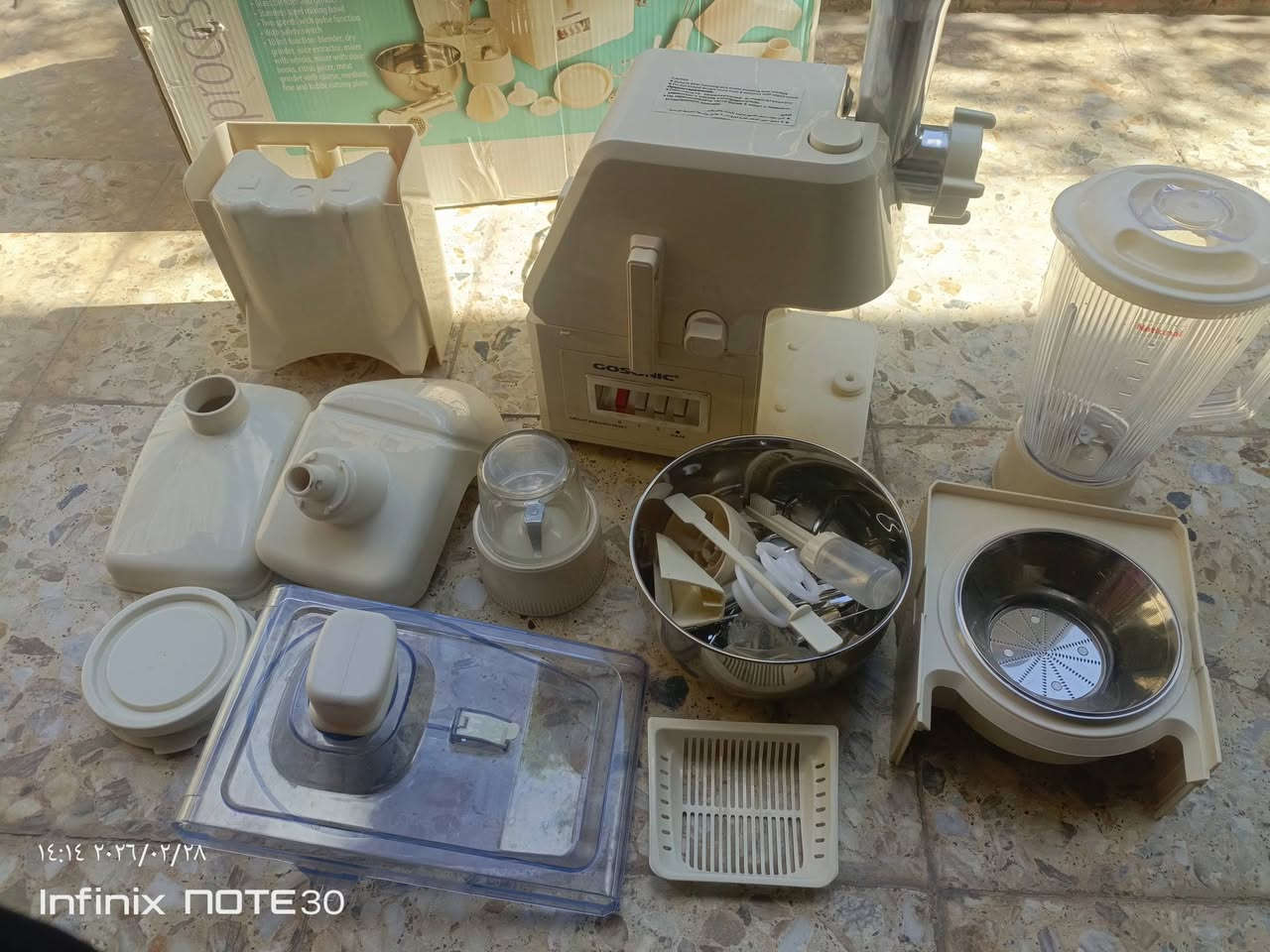 سلام عليكم ست البيت تتكون من خلاط ومعصاره فواكه وخفاقه كيك ومثرامه لحم  السعر 75  ست لبيت  جديد ***********
