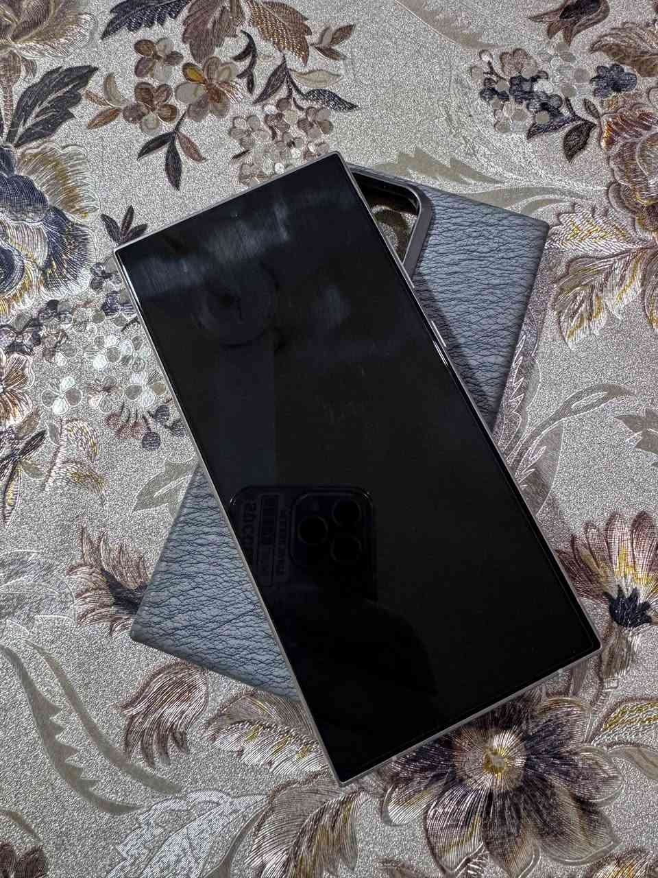 سلام عليكم S24 الترا جهاز جديد كلش استخدام اقل شهر ذاكره 256 الون المميز سعر مليون وبي مجال *********** @إشارة
