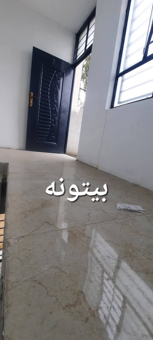 ثلاثة بيوت للبيع مساحه كل بيت 50 م 
سند طابو شرط التحويل 
غرفة نوم ومطبخ واستقبال وبيتونه 
حي الانتصار مقابل مدرسة المكارم 
سعر البيت الواحد 41 مليون
***********
