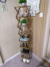 رف • ٩ طوابق • خشب وصاج