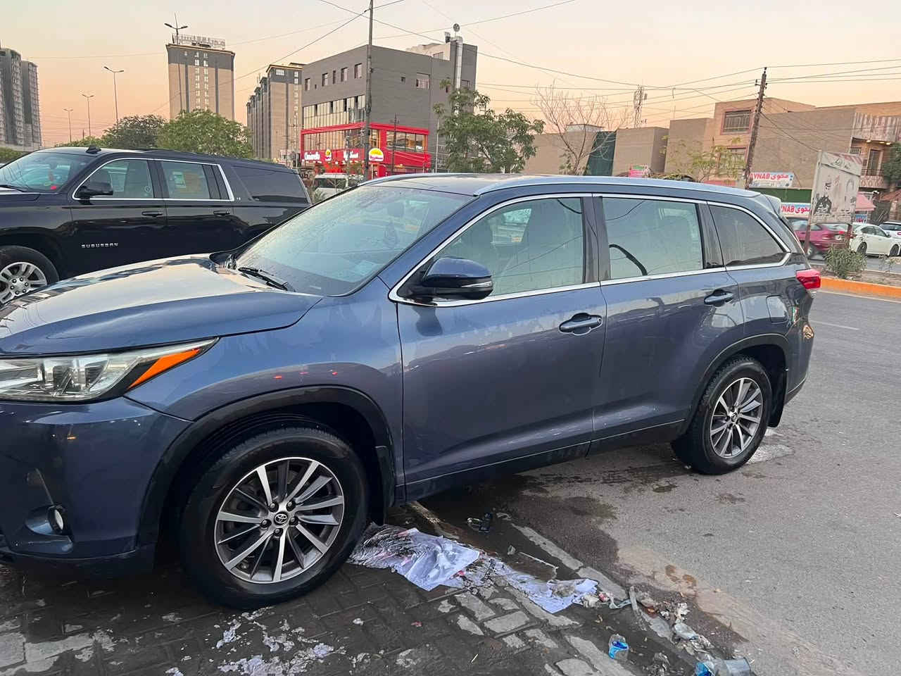 السلام عليكم

تويوتا هايلندر 2019  AWD  XLE  

السياره فور ويل درايف
 رادار 

نقطع عمياء 

مثبت سرعة 

محرك 6 سلندر 3500 

فتحة سقف

جلد 
 
كشنات كهرباء 

كشنات تدفئة 

بردات ابواب 

جنطه كهرباء 

ويل كروم 
7 راكب 

كشافات 

تحكمات مقود 

شاشة - كامرة 

بصمة ترحيب  

ماشية ١١٠ الف ميل 

بدون أيرباك 

السعر 210 ورقة عنوان بغداد 

للستفسار ***********
