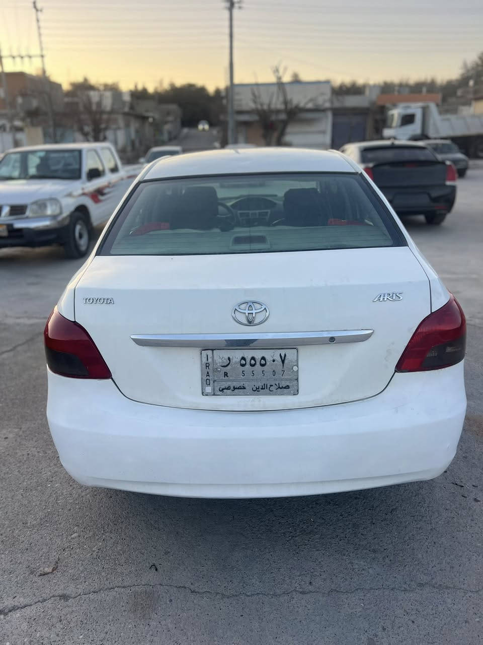 تويتا يارس
براوه 
٢٠٠٩ 
گير تؤماتيك
ته بريد سارد وگه رم
سه رف و دوكه ل و بوخاري نيه 
چوار تايه ي لؤك
چركه ي تيدانيه 
مالي فه قيره 
به نزين هه رناخوات 
زؤر به هه لمه ت و به كيشه 
ليدراوي نيه 
شوين قلادزي 
***********
