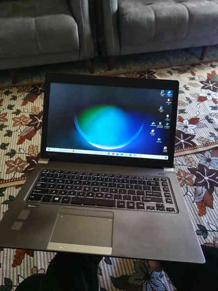 لابتوب توشييا
أول تم 150 واصل 
cori7 جيل خامس 
سوبر سلم رجال أعمال 
كيبور ضوئي
هارد ssd رام 4 
بطاريه اقل شي ساعتين 
مكاني بغداد الي حاب يجي 
رقم ***********
