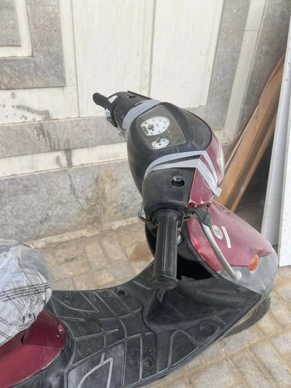 بيجي ماروني مامفتوحه دراجة جديدة ونظيفه
بيها نقوصات بسيطه 
550 وبيها مجال 
***********
