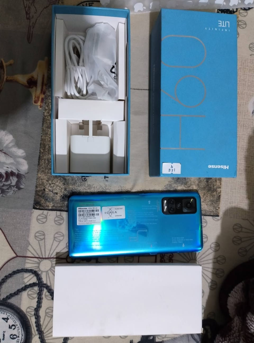 السلام عليكم تلفون لبيع بعده بل كارتونه اجاني هديه و ماحتاجته محتاجه فلوس سعره على خاص و يوجد توصيل *********** بعده بل كارتونه مامشتغل
