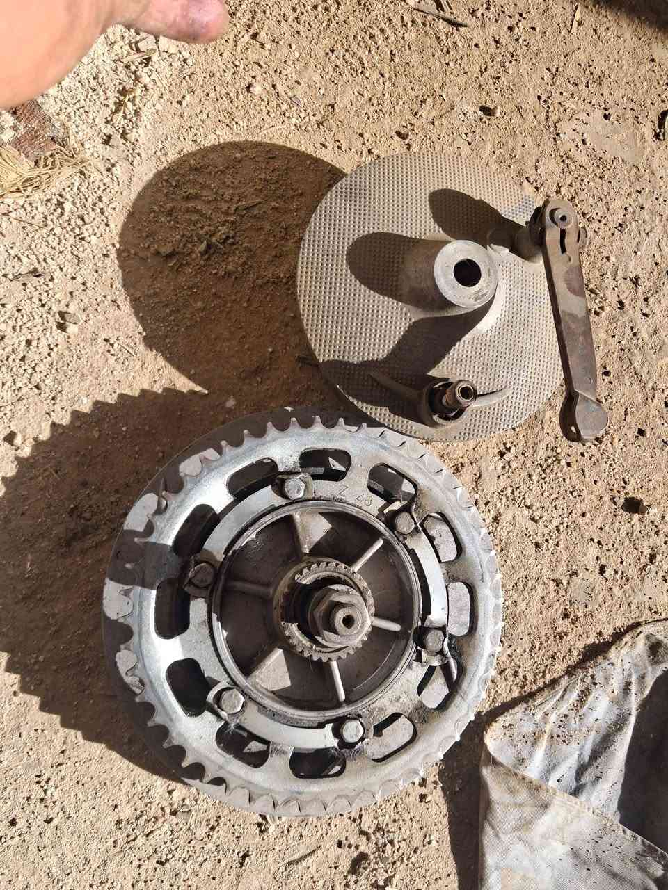 سلام عليكم للبيع طبلة بريك السعر ٣٠  وصينيه زنجيل السعر ٥٠  مال ويل كب قنبورة  مكاني فلوجة هاتف ***********يوجد توصيل جميع محافظات من رخصت مدير الكروب المحترم
