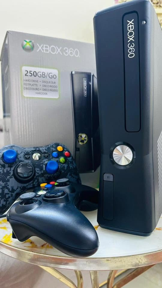 السلام عليكم 
اكس بوكس للبيع 
360 بصمة 
جوستك عدد 2  + باكيت ويا 
100 لعبة ويا
الجهاز شركة  النظافة 100/100 
شخط مابي بي مواصفات حلوة الجهاز.  السعر 130 / قفل 125
***********
