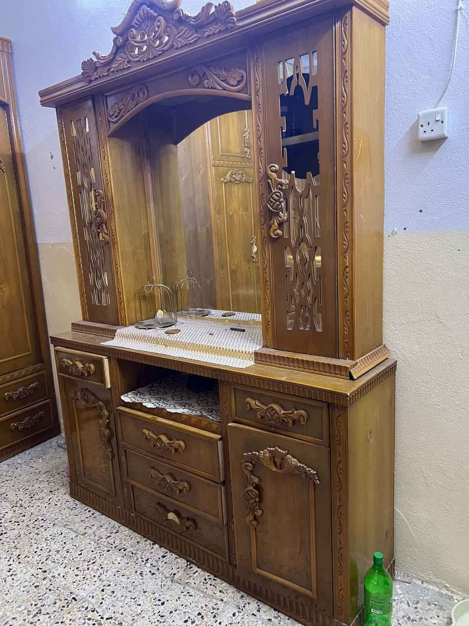 غرفا خشاب عراقي 
أم الدنك وملحق
خشب ثقيل فصال موًجهازه مشتريها قبل سنه ونص
ونضيفه
***********
***********
حي الكرامه
