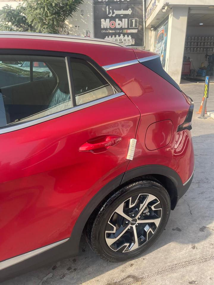 كيا سبورتج موديل ٢٠٢٣  نص فول خليجيه السياره مكفوله فقط شبر بارد بالباب الأيمن رقم اربيل ماشيه ٥٤ مكانها بغداد الطالبيه السعر ٢٠٨ رقم صاحب السياره ***********
