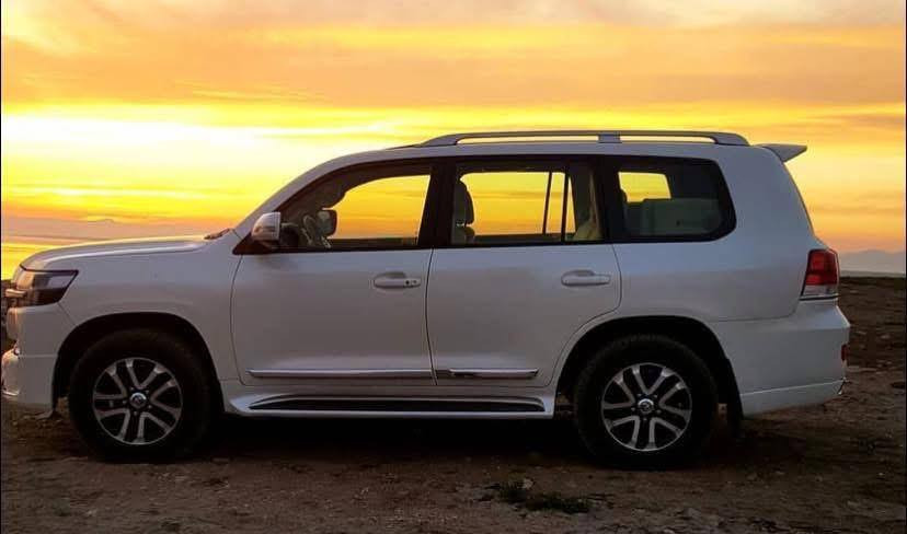 تۆیۆتا لاندکروز 2009 GXR - پارچە ڕەش -
 سقفی بی بویاخ  حیزام بویاخ 
مەکینە شه ش پستون 
گیرو مه کینه به شه رت 
شه غالی بیلادی ره قه می تازه 
و سه نه وی و ریگاو بانی تا 2028 نوی کراوه ته وه 

سعر: لە کۆمێنت داوای بکە ڕاستەوخۆ بۆت دێت 🤖 

250 هەزار کم ڕۆشتووە 
ناونیشان رانیه 

ژمارەی خاوەنەکەی 
***********
