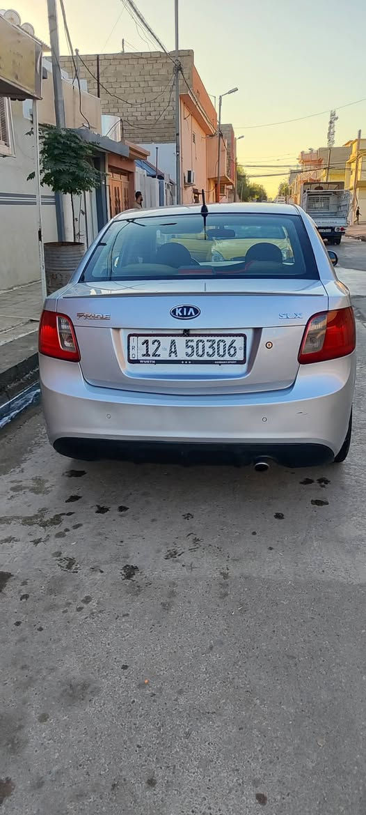 السلام عليكم 
كيه برايد 2010 
ضرر جمالغ خالفي + قبق سندوك مبدل 
محرك 16
سياره فول تومتك 
مري شفط 
حساسات خلفيه 
هتارت كشن 
تبريد 
ستفسار اتصل ع رقم بي واتساب /
***********
