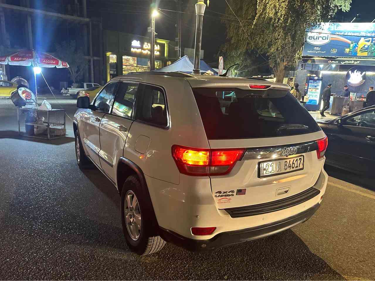 السلام عليكم جيب لاريدو للبيع 
موديل 2011 كلين تايتل حتى دعاميات 
محرك وكير تبريد تذفئه شرط رقم سنوية جديد
داخل رصاصي كشن كهربائي تحكمات استيرن شاشة وكاميرا 
ماشية 92 الف ميل حقيقي كوبون بنزين بيها سيارة لاصبغ ولاتعديل مابيها شخط واحد بي فقط مكان كركوك سعر 175 
وبيها محال للطيبين رقم الهاتف *********** كركوك, العراق
