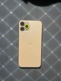 ايفون 11 برو   بطاريته 72 وبطاريته هيج لين ماعدي شاحنه  ملاحضه: هذا كس...