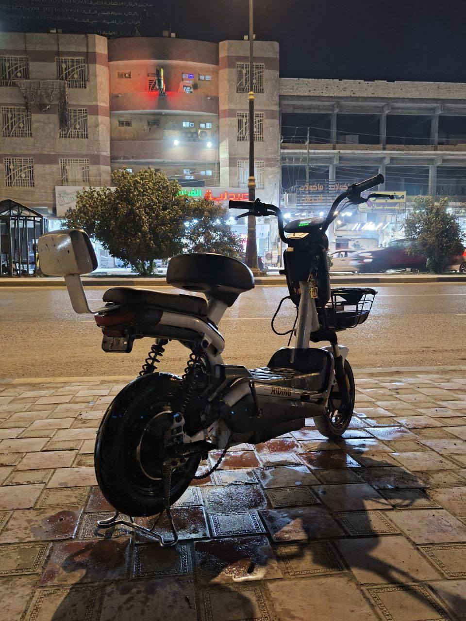 السلام عليكم ورحمة الله وبركاته 
بأيسكل شحن حجم 16 بأيسكل نضيف مثل ما اتشوف سعر البايسكل 300الف او مراوس بـ R8ونطي فرق أو بي مجال حك الجيه أي تفاصيل اتصل وإني خادم ***********مكاني كربلاء
