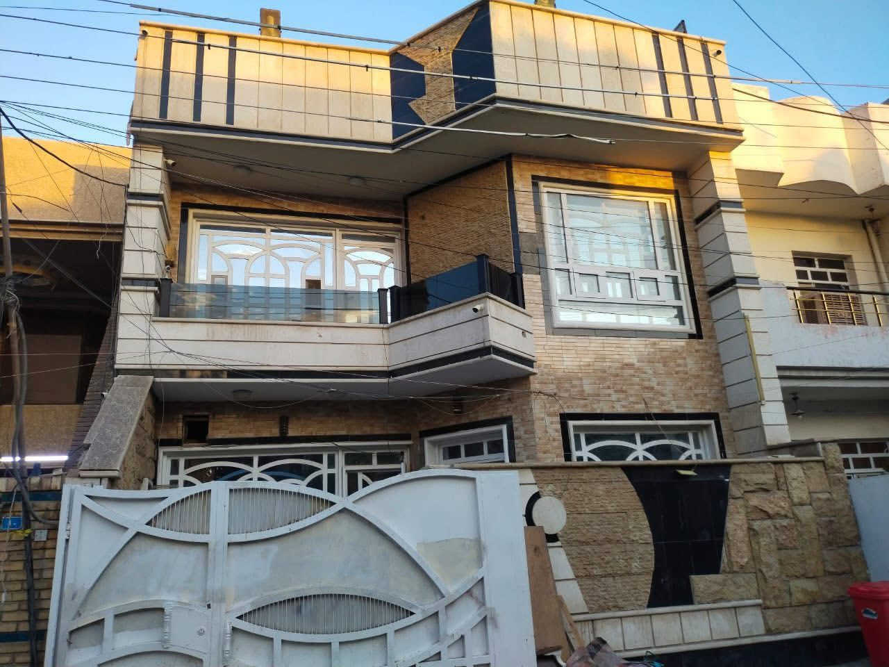 � فرصة ذهبية 

#للبيع  بيت بسعر 435 مليون في #السيدية 🔥

الموقع البيت : مربع الضباط قرب شارع المركز        

#لمعرفة #السعر #الرقم ( 2 ) #سأتي #السعر #مباشره

🏡 تفاصيل العقار:

 • المساحة: 100 م²

 • الواجهة: 8 م

 • النزال: 12.5  م

✨ التقسيم الداخلي:

الطابق الأول: صالة   + مطبخ  + حمام +غرفة نوم 

الطابق الثاني: 3 غرفة نوم + حمام   

الطابق الثالث: بيتونه           

📞 للتواصل: *********** (اتصال أو واتساب)

🏢 مكتب برج الياقوت للتطوير العقاري

📍 موقع المكتب السيدية شارع مركز الشرطة، بجوار صيدلية وصال شوقي، مدخل شارع أبو النخيل
