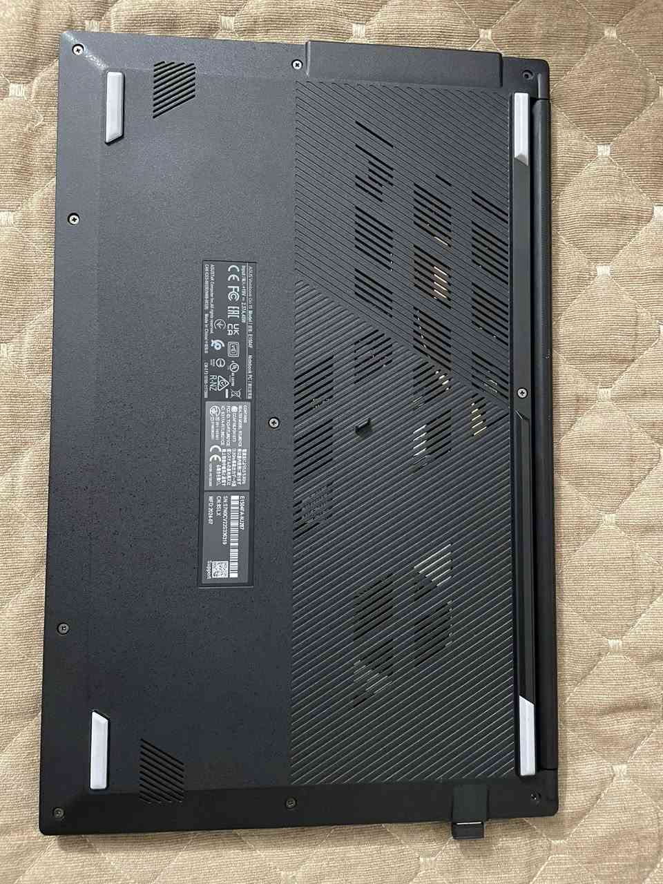 سلام عليكم 
لابتوب ASUS Vivobook
 للبيع مستعجل على بيعته عندي ضرف الله شاهد اخذته قبل شهر ب ٥٥٠ وكاله غراضه كلها موجودة

مواصفات 

*   LCD:15.6 FHD
*   CPU:AMD R5-7520U
*   HDD.:WITHOUT HDD,WITH FTPM
*   SSD.:512G PCIEG3
*   RAM:LPDDRS 8G (ON BD.]
*   USB: USB2.0 + USB3.2A+USB3.2C
*   OS TYPE.:WITHOUT OS
*   KB LANGUAGE:ARABIC
*   BATTERY:3CELL 42WH
* 
سعرة 400

***********
