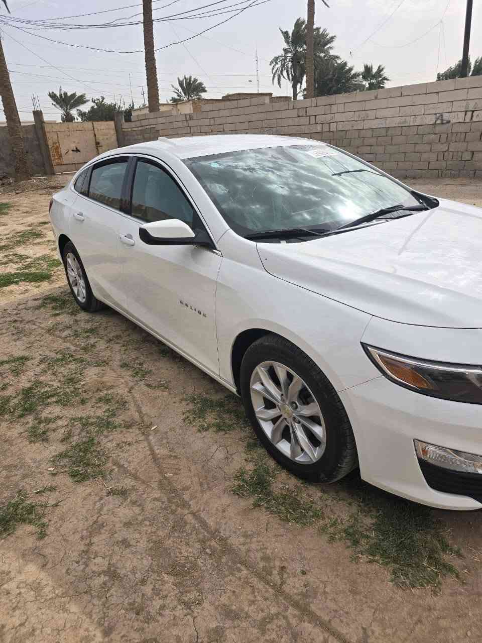 ماليبو موديل 23 نوع Lt فول مواصفات عدا الفتحه
سيارة جديده اخت الاكلين ضربته جانبي 
مبدل بيه بابين نفس اللون ابلادي ايرباك برده فقط ماشيه 46 سيارة بسمي ومامرقمه تترقم اي محافظه
السعر ١١٨
مكاني بابل قضاء الكفل ***********
***********
