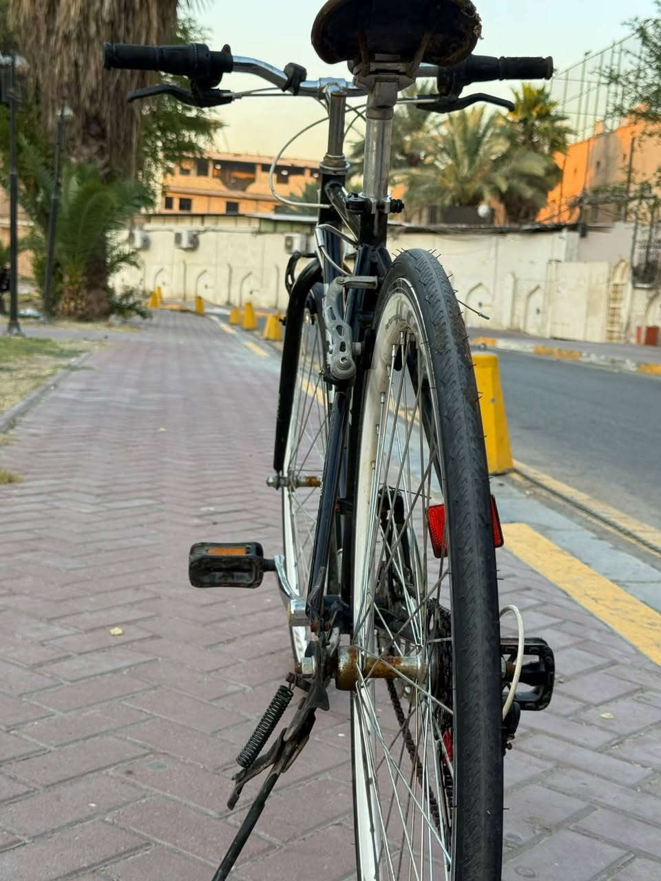 بايك c700من ماركه aeltn المعروفه
البايك كسر حاويه 
حجم البايك ٢٨ ارتفاع الفريم 510 
البايك جاهز منكلشي 
خفيف الوزن 
وياله المنيوم طبقتين 
 كير 3.7 SHMANO
بريكات بلمكان 
وياله موس
مكان بغداد الاعضميه 
سعره    120 وبي مجال 
للستفسار اتفضل خاص او ***********
