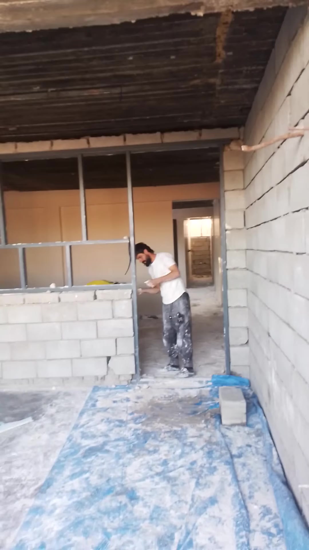 السلام عليكم ورحمة الله وبركاته يوجد كادر لبخ جص وسمنت من الموصل شغل راقي جدآ ويوجد كادر تأسيس ماء ومجاري الي يحتاج يتصل *********** او*********** ابو بهاء
