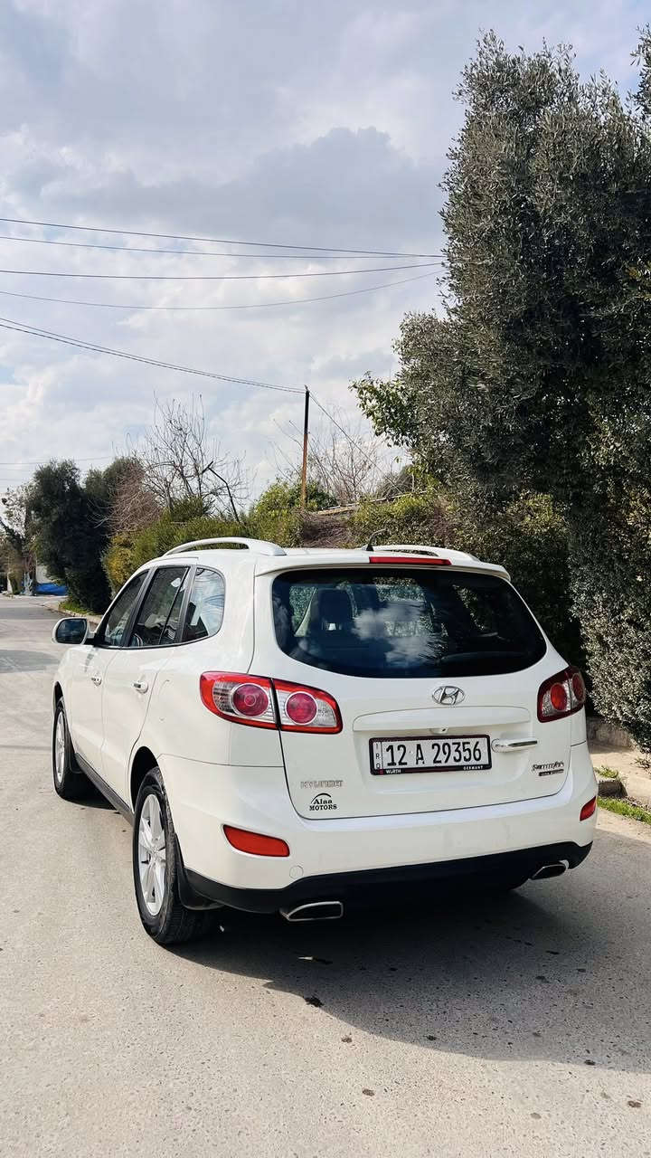 سنتافي 2011 للبيع ***********
رقم نينوى دولي شرط التحويل- بدون صبغ -بدون حادث- كلين- مكينه 3.5 - فور ويل- 7 راكب- تحكمات ستيرن- مري شفط- ماشيه 70 الف
