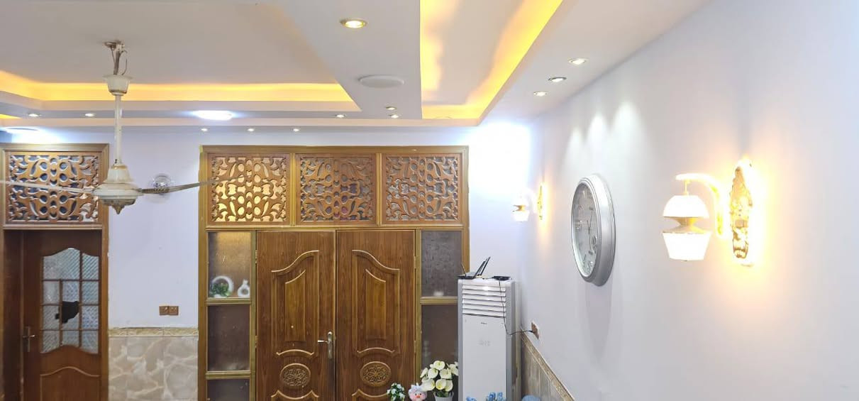 اللهم. صل على. محمد وال. محمد
السلام عليكم ورحمت الله. وبركاته.
يعلن. مكتب الشريفي للعقار.
عن. وجود.  دار.  للبيع.  الموقع.  مفرق.  السده.  الشركه.  الصينيه.  
المساحه.  250.  متر.   طابقين. الطابق.  الاول.  غرفه.
وصاله. ومطبخ. واستقبال.  وكراج.
الطابق. الثاني.  غرفتين.  وصاله.  بيت.  مرتب. وحديث.
السعر.  145. وبيه. مجال.
اي. استفسار.  
***********
***********
***********
