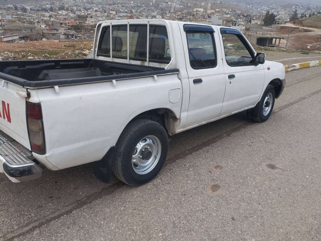 نیسان دەبل 2010 حیزام بۆیاغ دەفرۆشم پیش ودواوەی جوانە تە نها ناودەرگای دوای سایەق لیدانی هەیە سقفی زۆرجوانە بۆیاغێ نیە بی کیشەیە تەبرید بەشەرت سەنەوی نویە تابلۆی نویە سعری 90$  ژ.م *********** اسیا *********** كويسينجاك, أربيل

